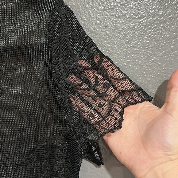 Express Black Mesh Embroidered Blouse XS - Picture 3 of 6